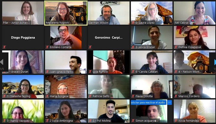  Más de 100 chicos aprenden programación gracias a Finning y Junior Achievement
